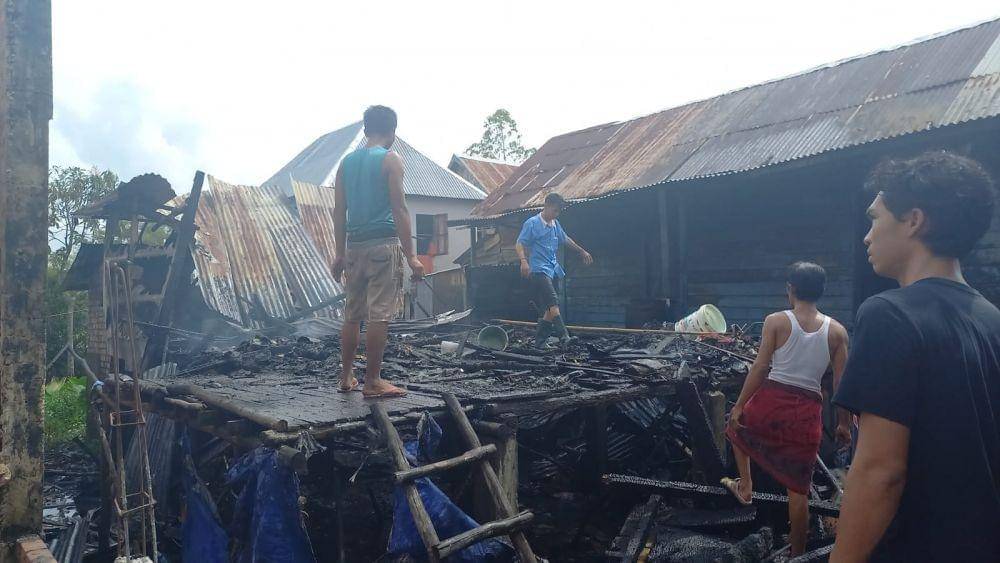 Rumah Asmani ludes dilahap si jago merah (IDN Times/istimewa)