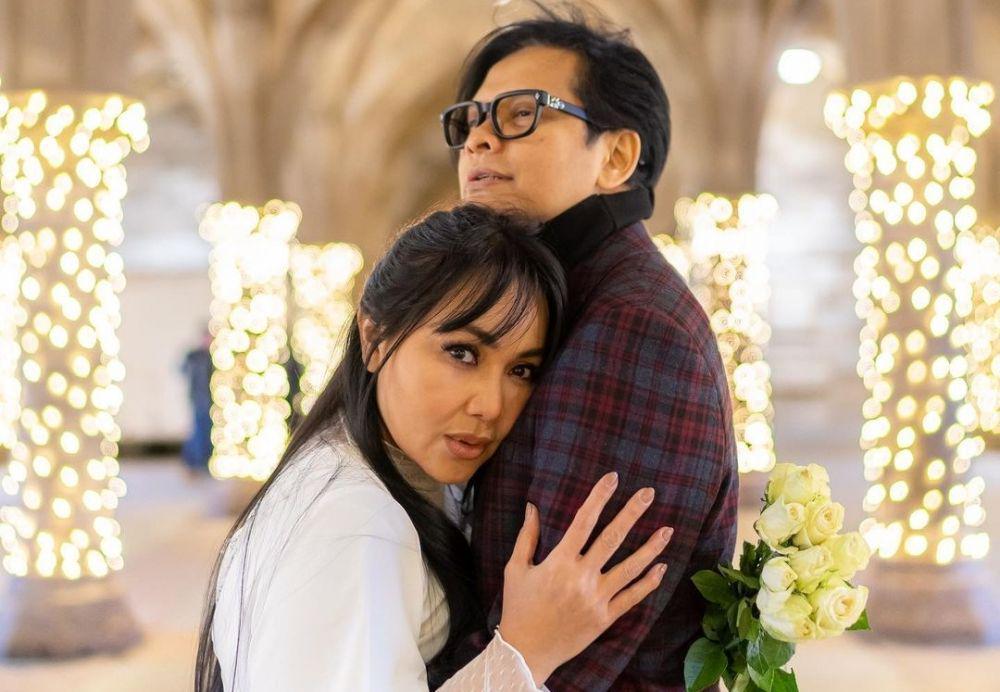 9 Potret Bucin Armand Maulana dan Dewi Gita, Lengket bak Perangko