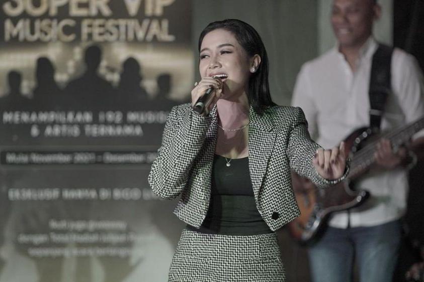 Dipaksa Manggung saat Positif COVID, 10 Perjalanan Karier Cita Citata