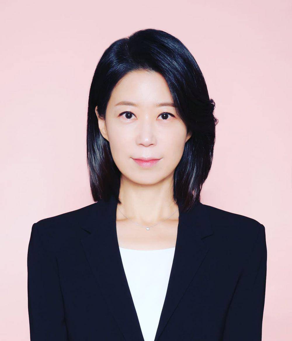 So Hee Jung (instagram.com/soleenana)
