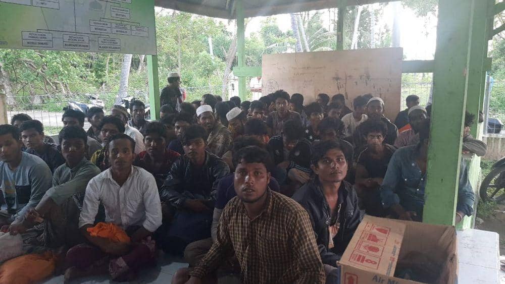 Ratusan imigran Rohingya terdampar di Bireuen. (Dokumentasi Panglima Laot Kabupaten Bireuen untuk IDN Times)