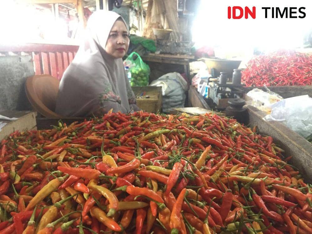 Harga beragam komoditi bumbu dapur menyambut Bulan Ramadan 2022 atau 1443 Hijriah di sejumlah pasar tradisional Kota Bandar Lampung terpantau naik. (IDN Times/Tama Yudha Wiguna)