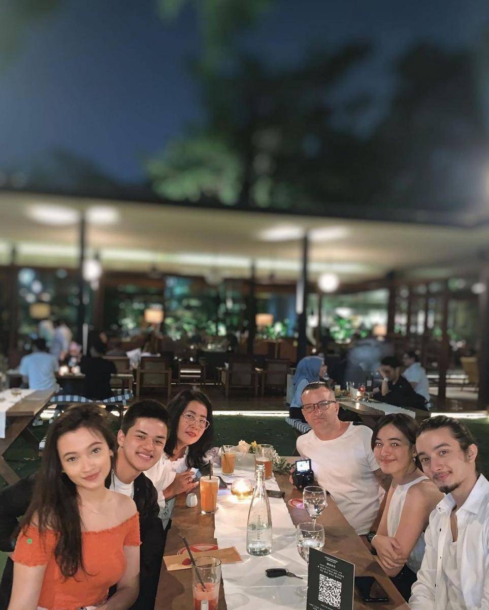 artis yang akrab sama keluarga pacar (instagram.com/bryandomani_bd_)