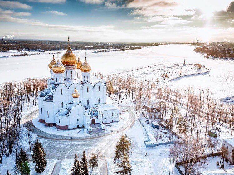 Bikin Terpesona, Ini Dia 10 Potret Cantiknya Rusia di Setiap Musim!