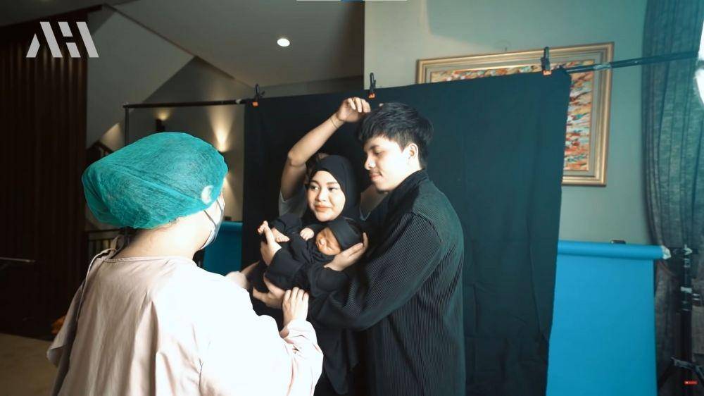 Di balik layar pemotretan Ameena, anak Aurel dan Atta (YouTube.com/AH/)