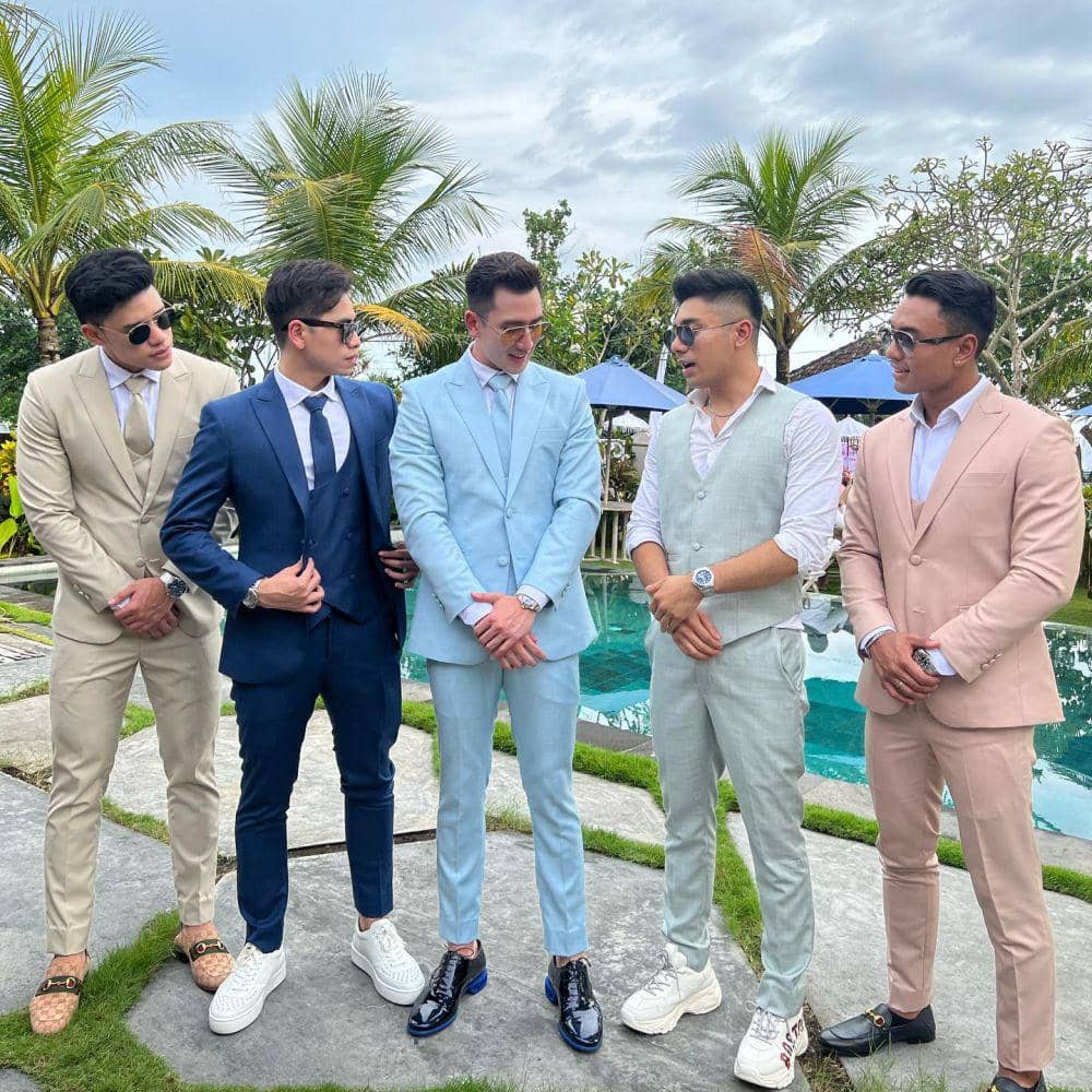 potret Verrell Bramasta-Athalla Naufal bareng sahabat di pernikahan sang mama (instagram.com/austin.alxndr)