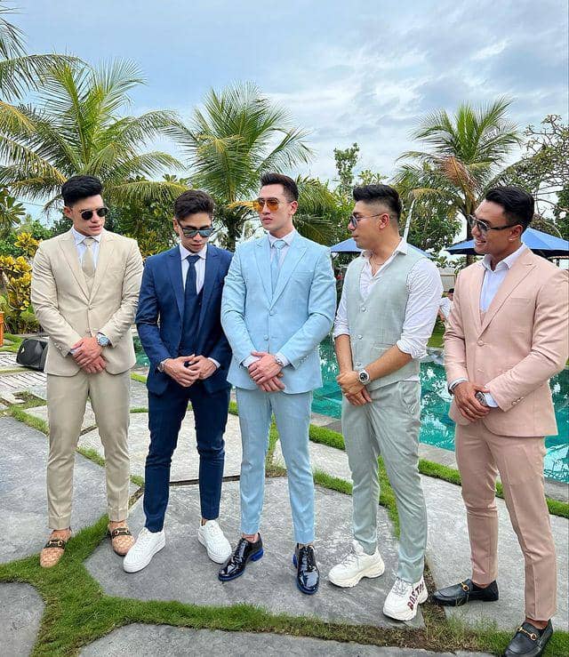 potret Verrell Bramasta-Athalla Naufal bareng sahabat di pernikahan sang mama (instagram.com/athallanaufal7)