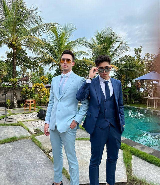 potret Verrell Bramasta-Athalla Naufal bareng sahabat di pernikahan sang mama (instagram.com/athallanaufal7)