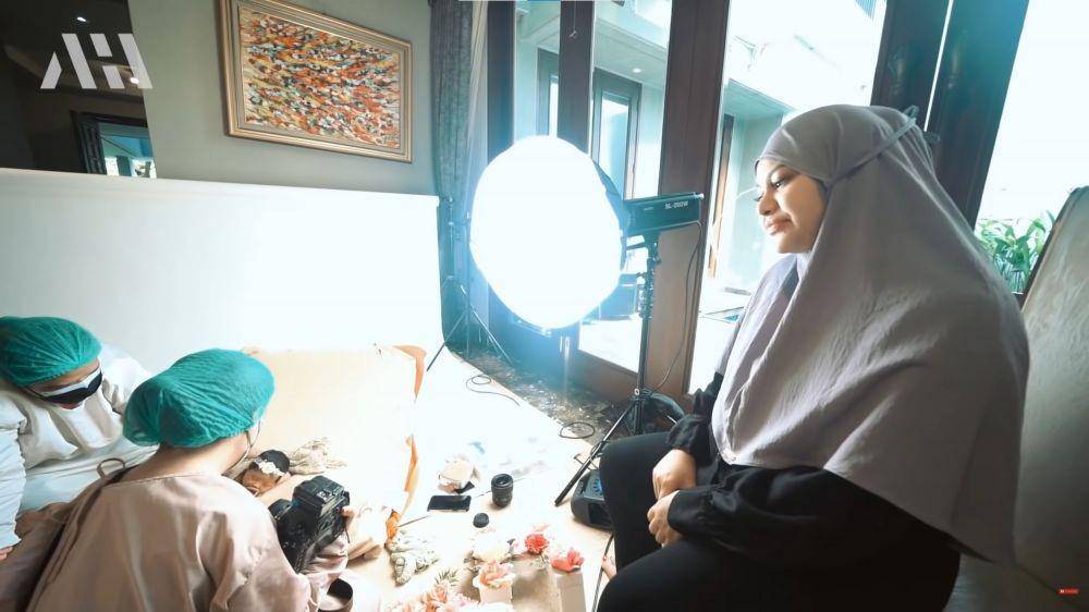 Di balik layar pemotretan Ameena, anak Aurel dan Atta (YouTube.com/AH/)
