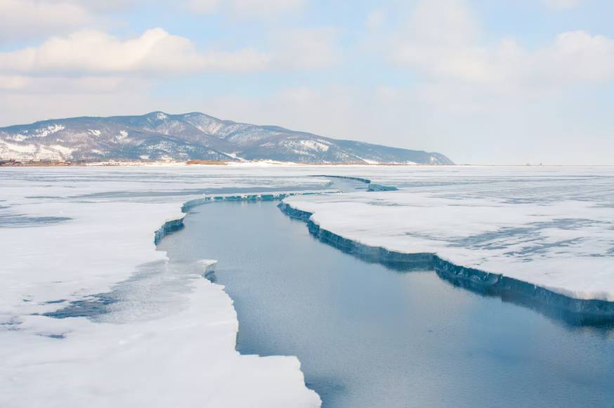 Danau Baikal di Siberia, Rusia (unsplash.com/katgo_83)