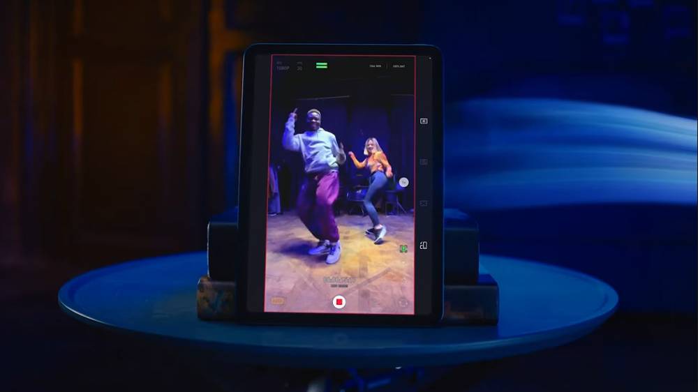 iPad air 5 dengan center stage (youtube.com/Apple)
