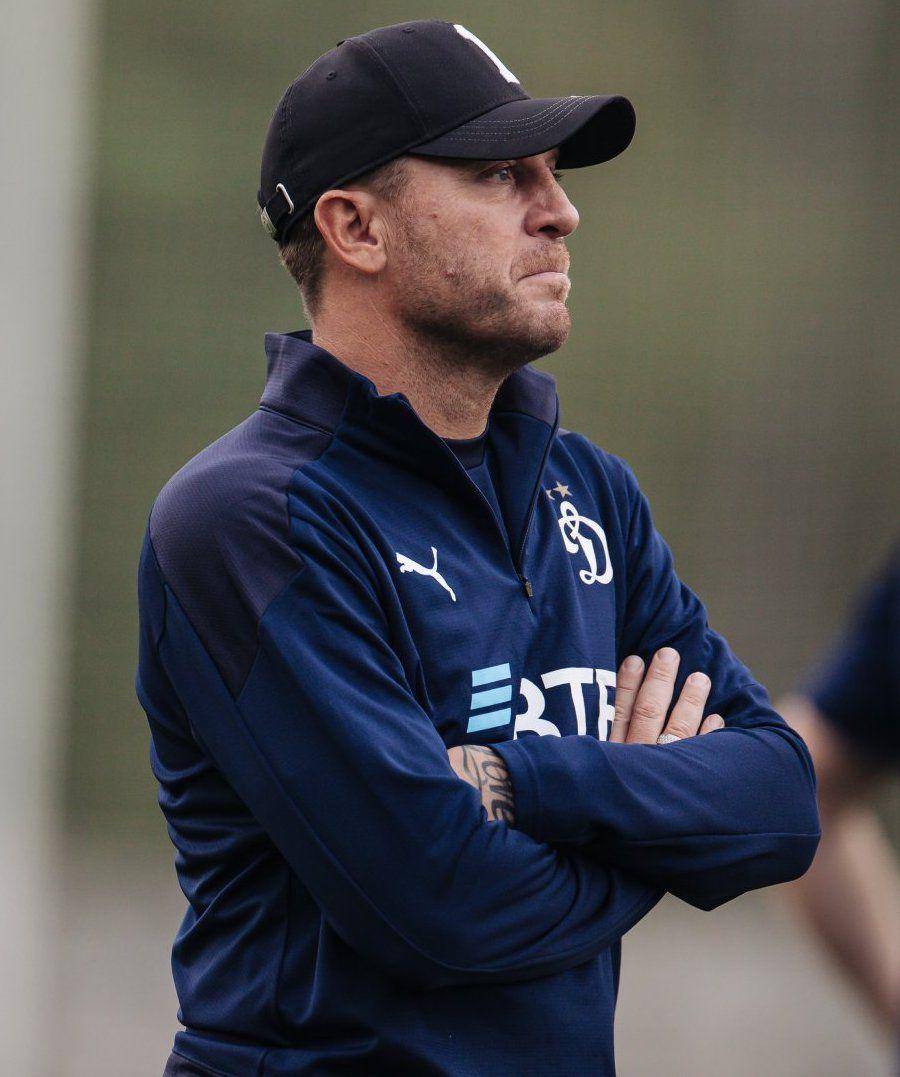 Andriy Voronin saat masih menjadi asisten pelatih Dynamo Moskow. (twitter.com/fcdynamo)