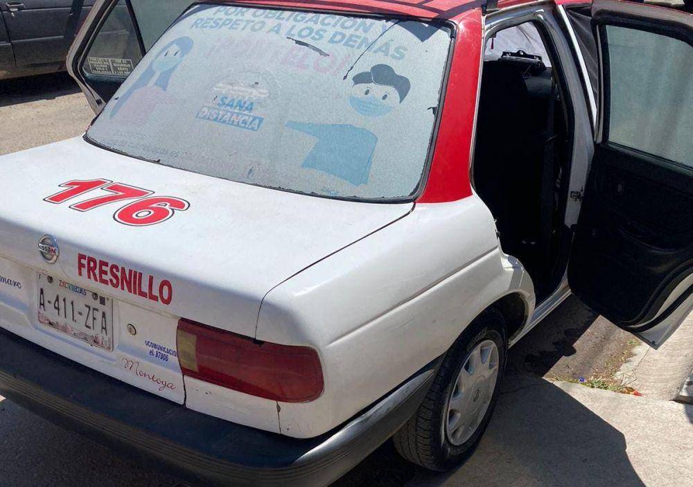 Mobil taksi yang dikemudikan oleh Juan Carlos Muñiz. (twitter.com/CarlosTorresF_)
