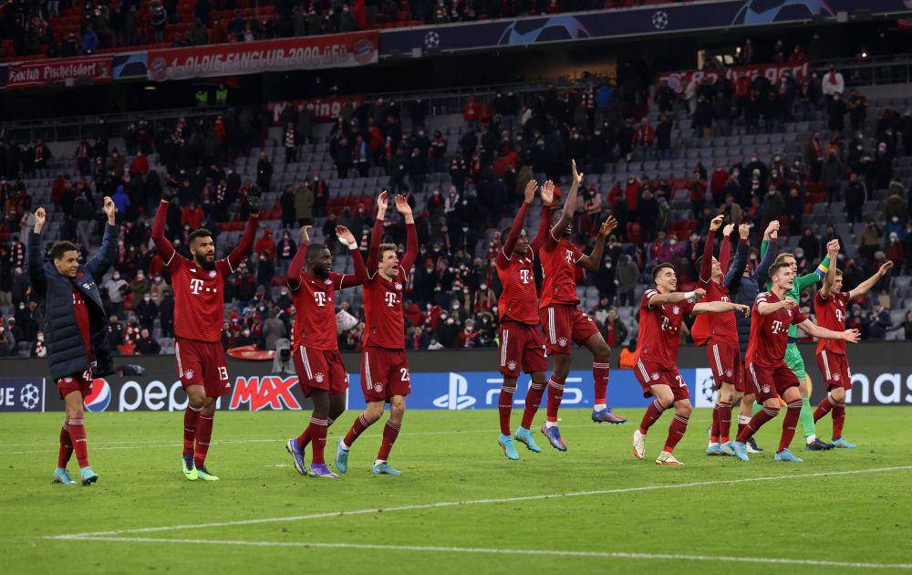 Pemain Bayern Munchen merayakan kemenangan atas RB Salzburg. (twitter.com/FCBayernEN)