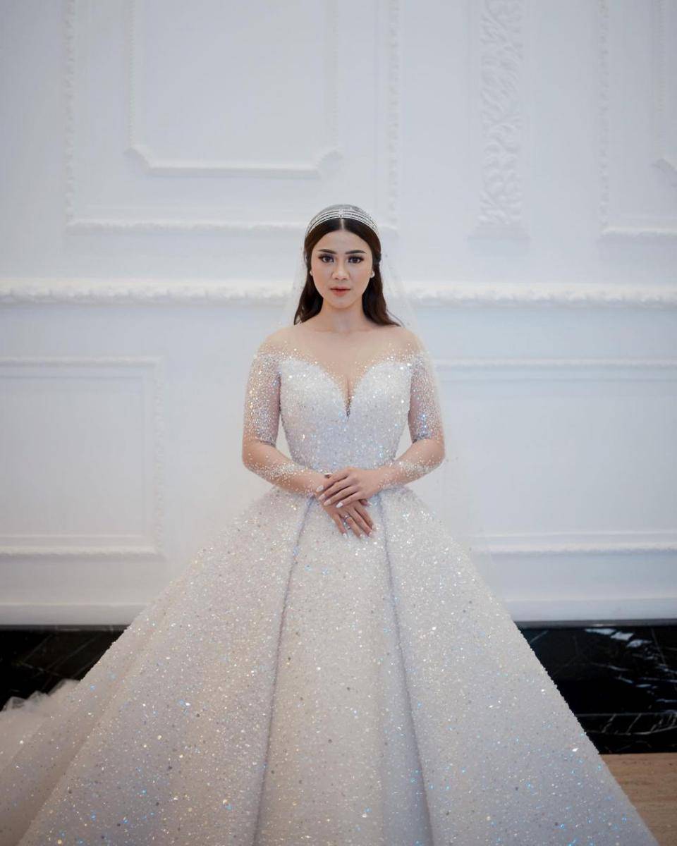 Artis pakai gaun pengantin rancangan Hian Tjen. (instagram.com/hiantjen)