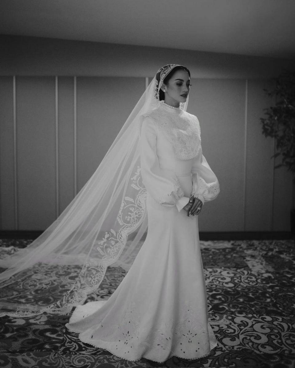 Artis pakai gaun pengantin rancangan Hian Tjen. (instagram.com/hiantjen)