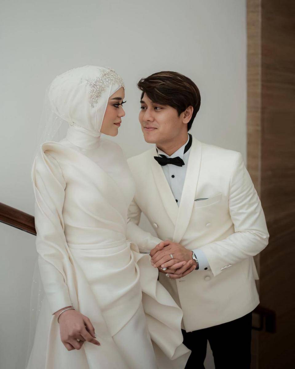 Artis pakai gaun pengantin rancangan Hian Tjen. (instagram.com/hiantjen)