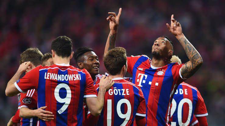 Pemain Bayern Munchen merayakan gol ke gawang Shakhtar Donetsk. (skysports.com)