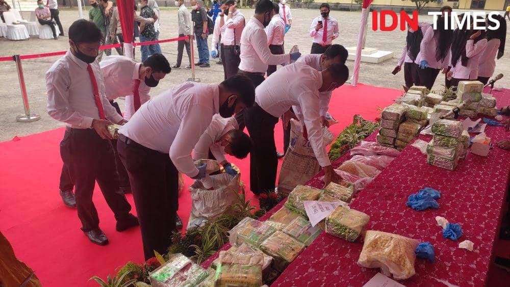 Tim gabungan gagalkan penyeludupan 189 Kg sabu dan 38.850 butir pil ekstasi. (Muhammad Saifullah/IDN Times)