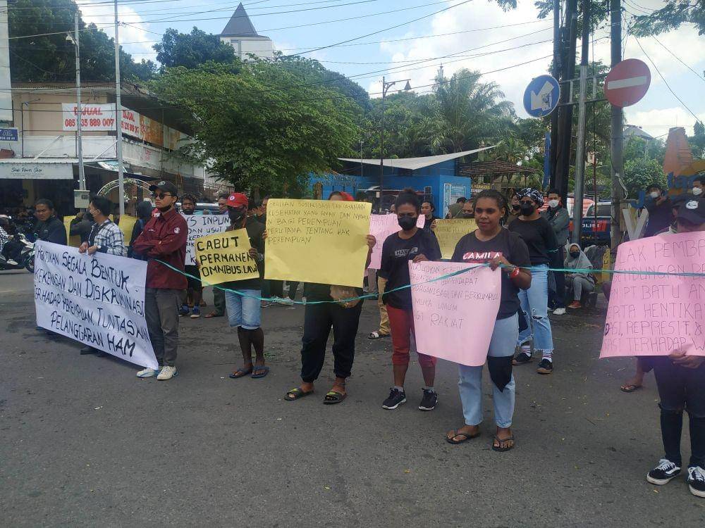 Puluhan mahasiswa melakukan aksi peringati Internasional Womens Day. IDN Times/Alfi Ramadana