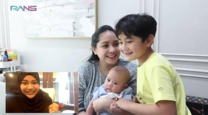 momen Baby Ameena dijenguk Rayyanza (youtube.com/Rans Entertainment)