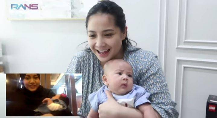 momen Baby Ameena dijenguk Rayyanza (youtube.com/Rans Entertainment)
