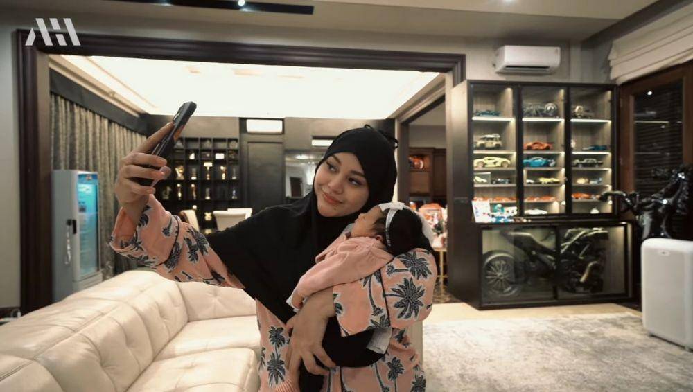 momen Baby Ameena dijenguk Rayyanza (youtube.com/AH)