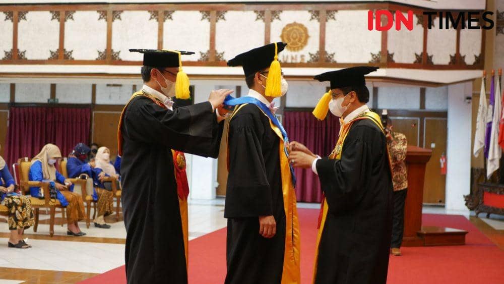 Pengukuhan Guru Besar UNS, Selasa (8/3/2022). (Dok/Humas UNS)