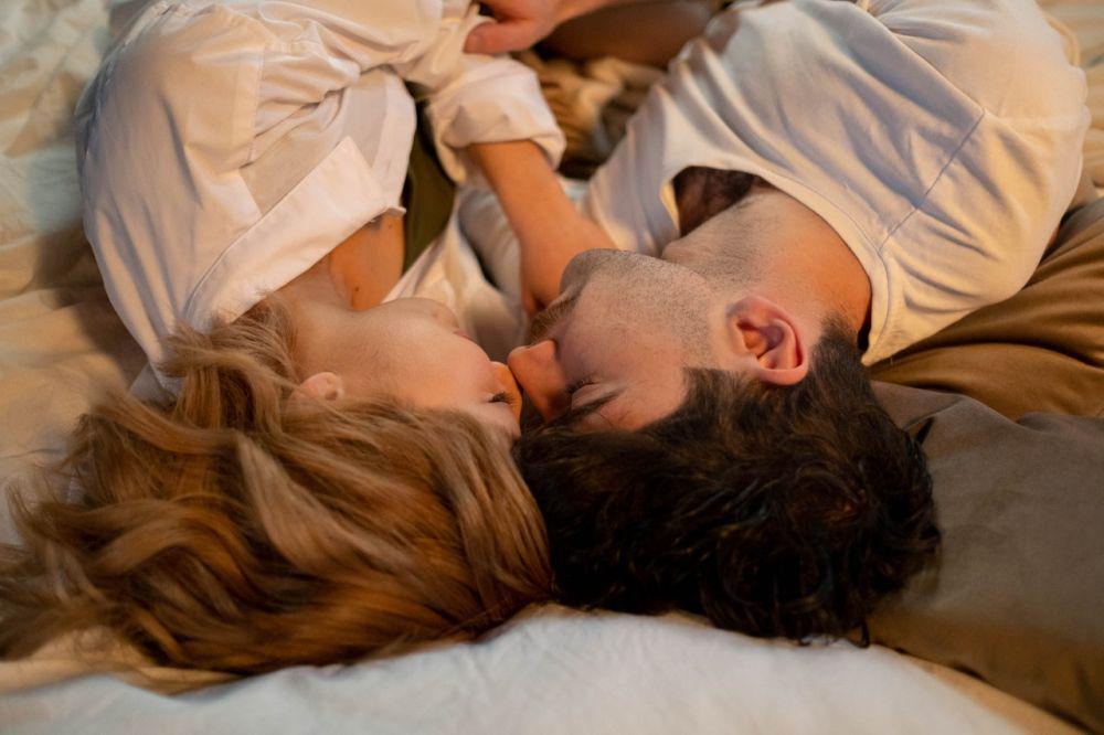 5 Alasan Pentingnya Foreplay Saat Bercinta, Lebih Lancar!