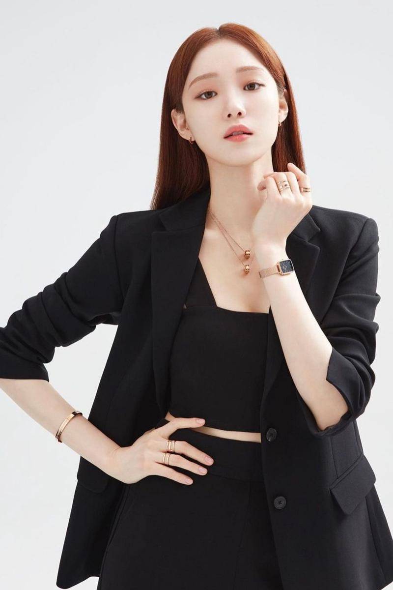 Lee Sung Kyung (instagram.com/heybiblee)