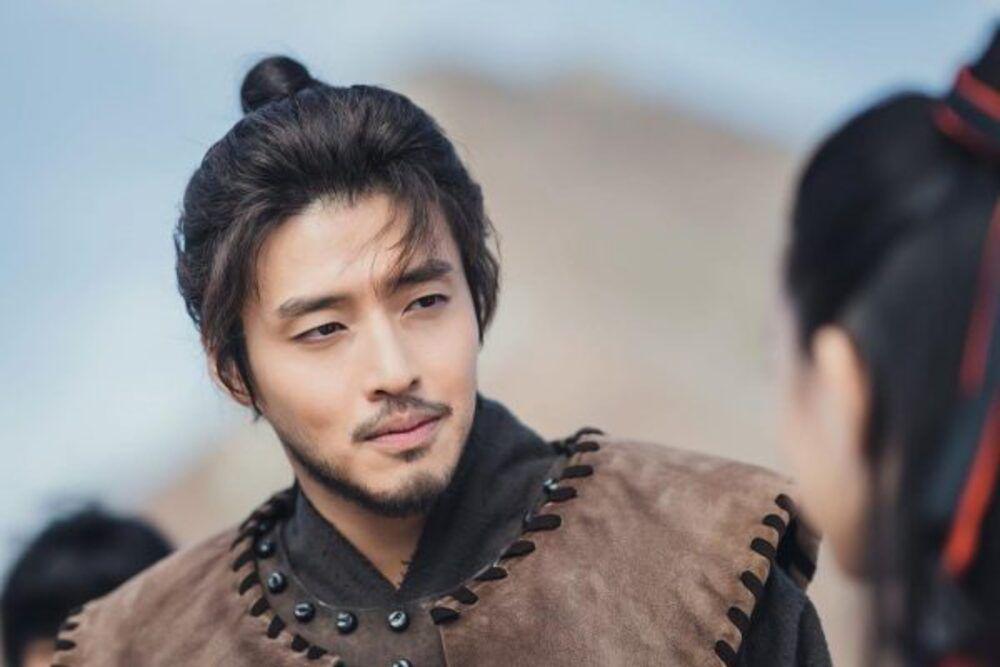 Bikin Pangling, 15 Aktor Tampil dengan Brewok di Film dan Drama Korea