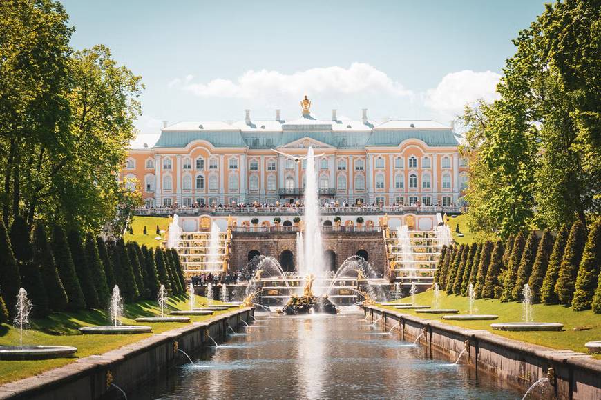 Peterhof, Saint Petersburg, Rusia (unsplash.com/dimitry_b)