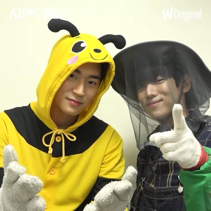 Kedekatan Park Seoham dan Jaechan DONGKIZ (Instagram.com/watcha_kr)