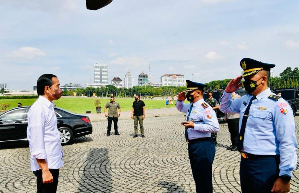 Bertolak ke Subang, Jokowi Tinjau Pelepasan Ekspor Mobil di Patimban