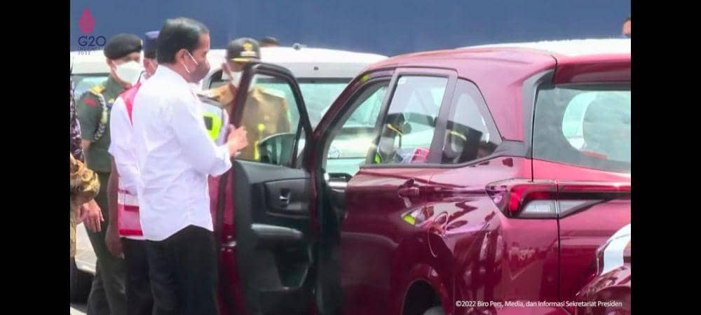 Presiden Jokowi menyaksikan pelepasan ekspor mobil di Pelabuhan Patimbun, Subang (Youtube.com/Sekretariat Presiden)