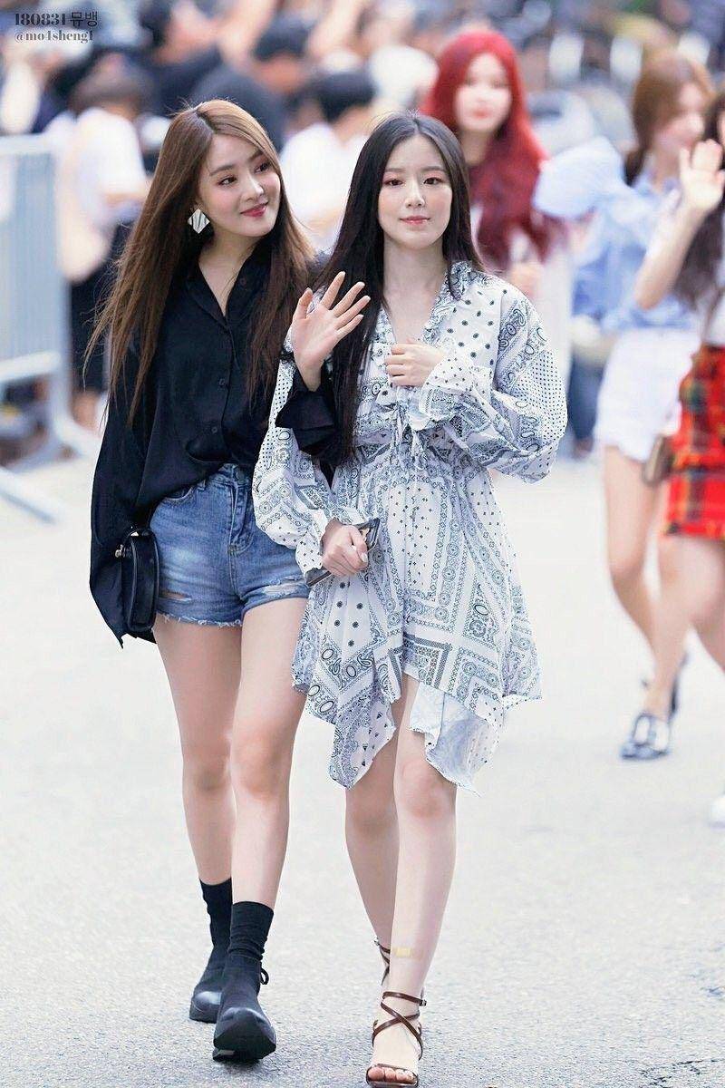 outfit girly Shuhua (G)I-DLE (twitter.com/karinaa00480465)