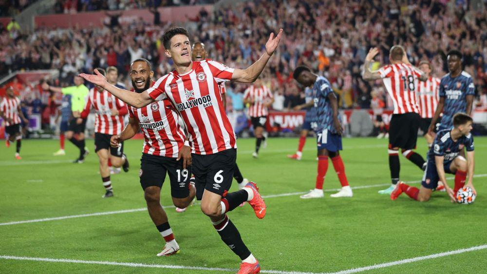 Christian Noorgard melakukan selebrasi usai jebol gawang Arsenal (premierleague.com)