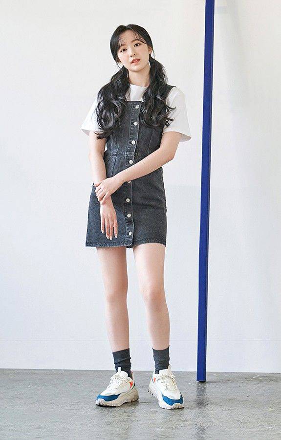 outfit girly Shuhua (G)I-DLE (twitter.com/karinaa00480465)
