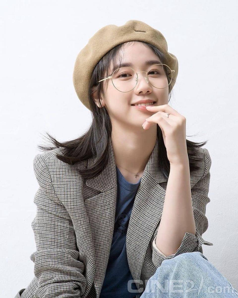 Lee Re (instagram.com/leere0312)
