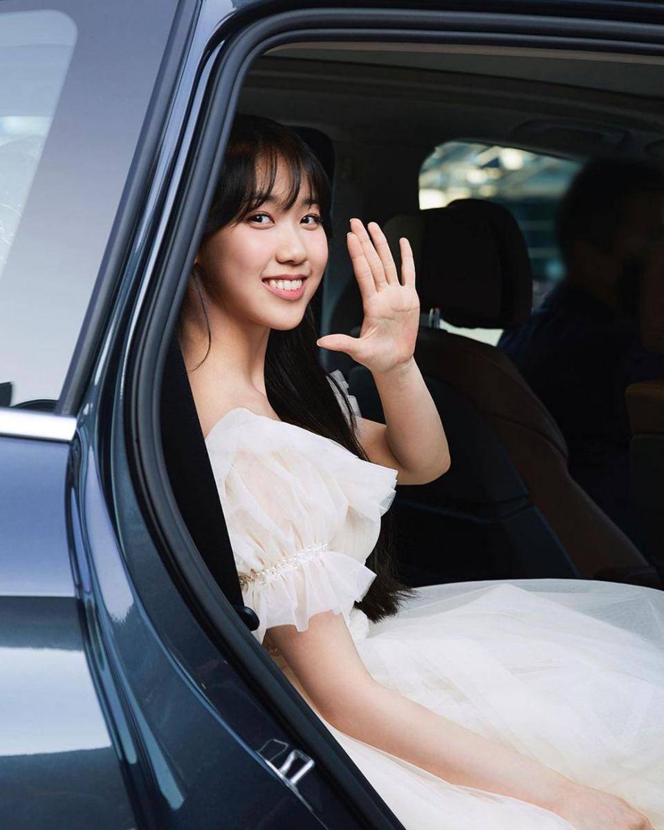Lee Re (instagram.com/cjes.tagram)