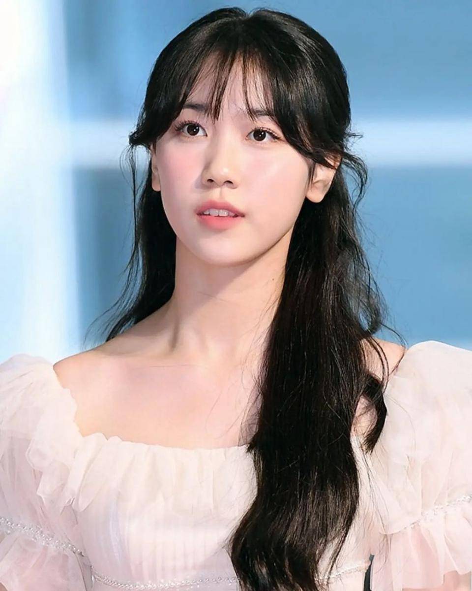 Lee Re (instagram.com/leere0312)
