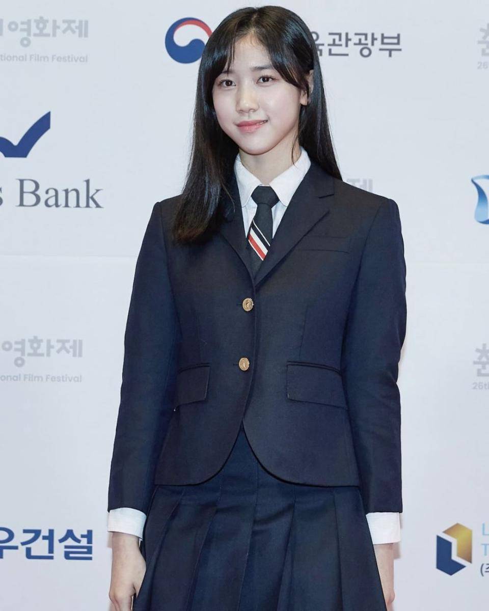 Lee Re (instagram.com/leere0312)