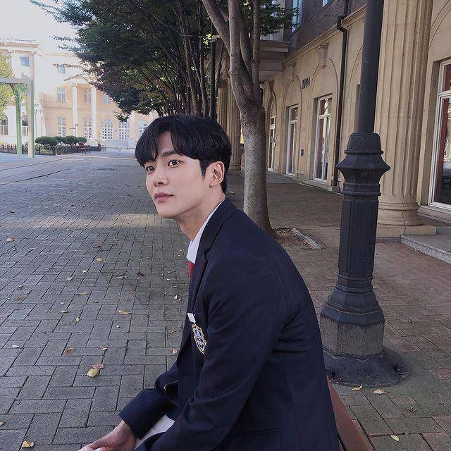 Rowoon di drama Extraordinary You (instagram.com/ewsbdi)