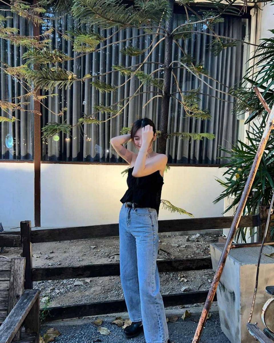 loose pants ala Love Pattranite (instagram.com/loverrukk)