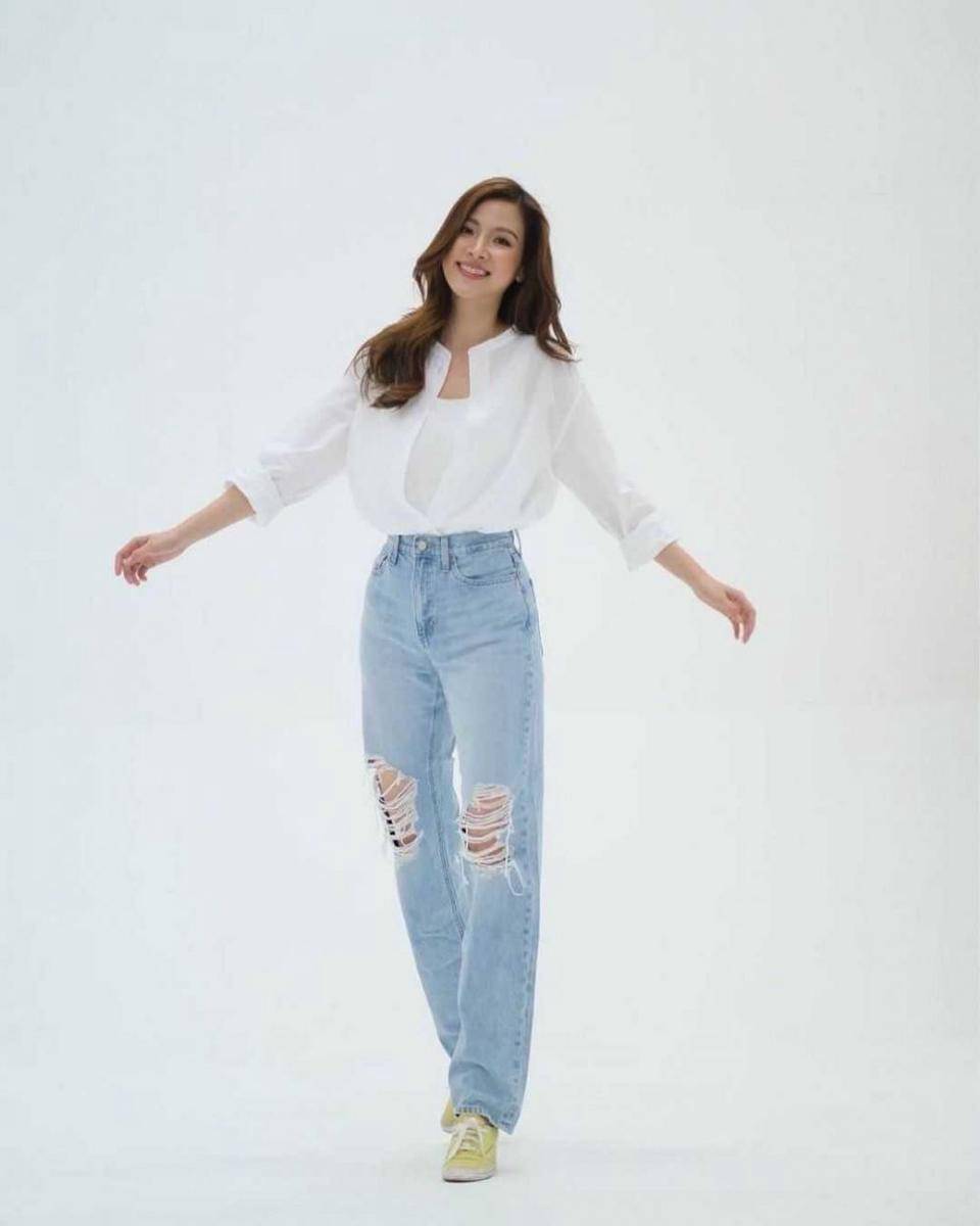 loose pants ala Baifern Pimchanok (instagram.com/baifernbah)