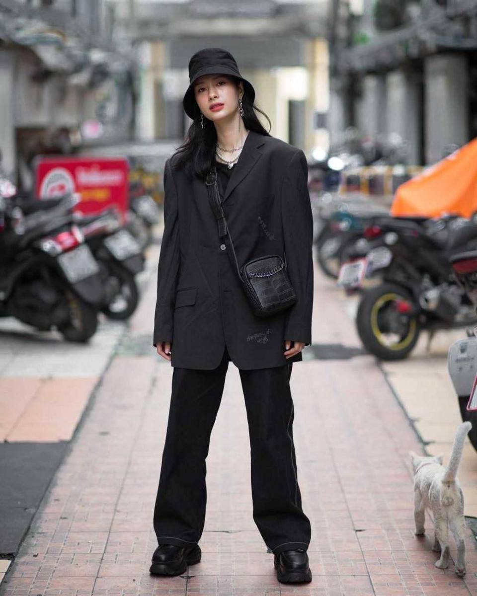 loose pants ala Milk Pansa (instagram.com/panly.v)