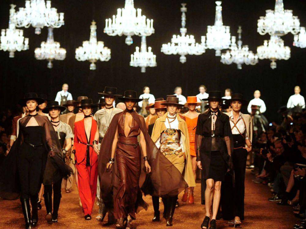 Para model memeragakan karya Jean Paul Gaultier untuk Hermès (marieclaire.co.uk)