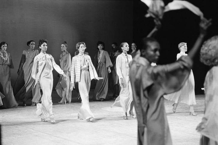 Paris Fashion Week di tahun 1973 (edition.cnn.com)