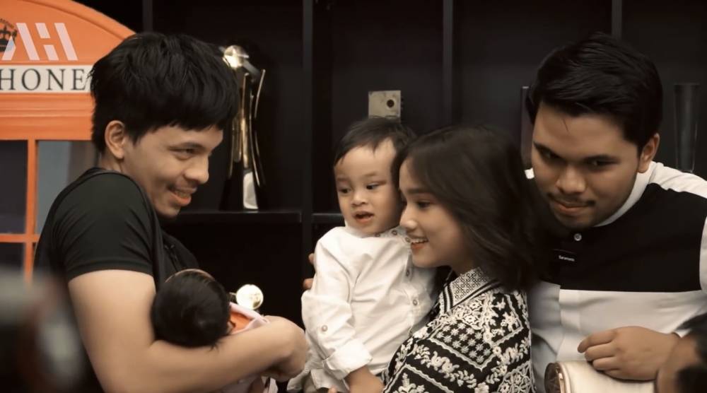 Gala Sky bertemu dengan Baby Ameena (Dok. Youtube/ Atta Halilintar)