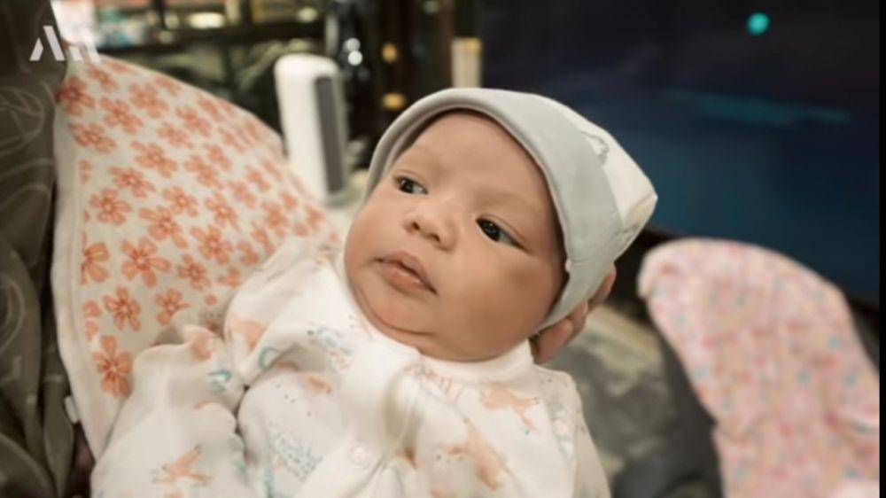 momen sedih Atta mencukur rambut baby Ameena (youtube.com/AH)